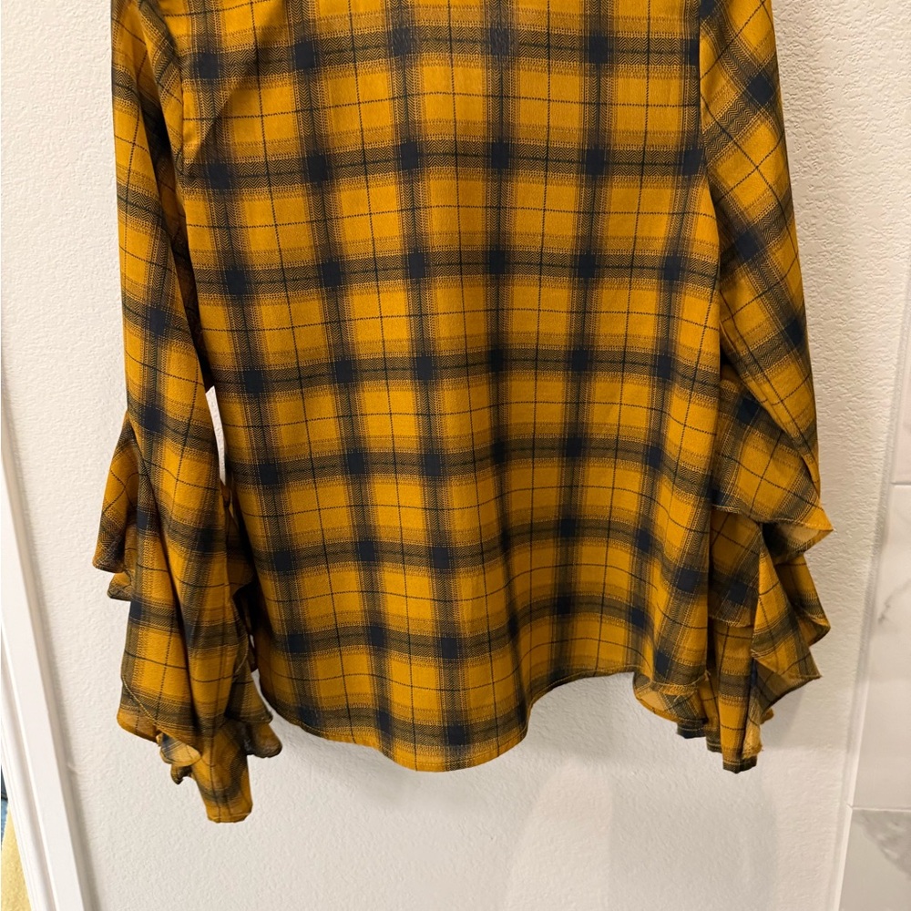 Blouse. - Picture 2 of 7